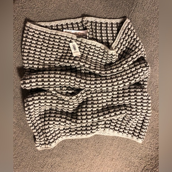 GAP COWL NECK INFINITY SCARF - Picture 2 of 8